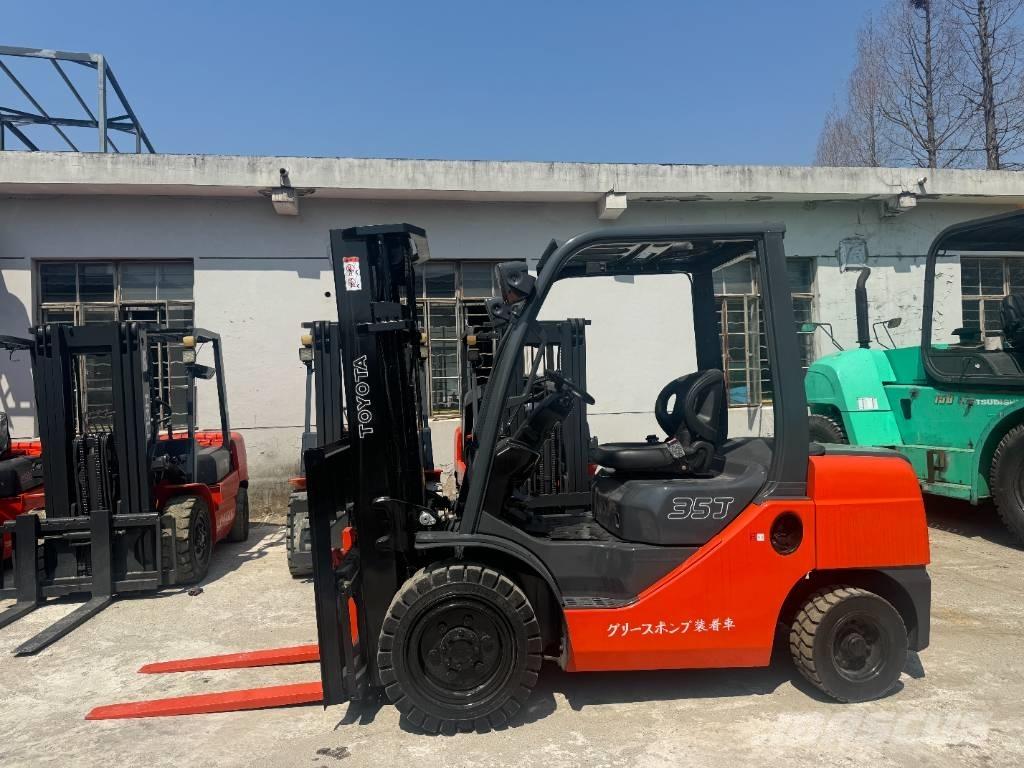 Toyota FD 35 Diesel trucks