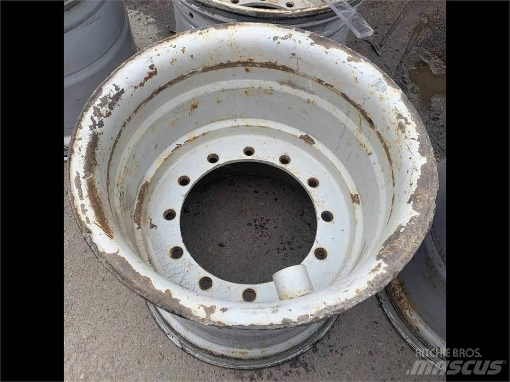 Gremo 1350 24x26,5 Tyres, wheels and rims