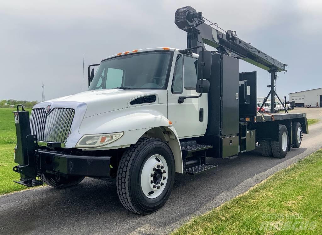 National Crane 400B Track mounted cranes
