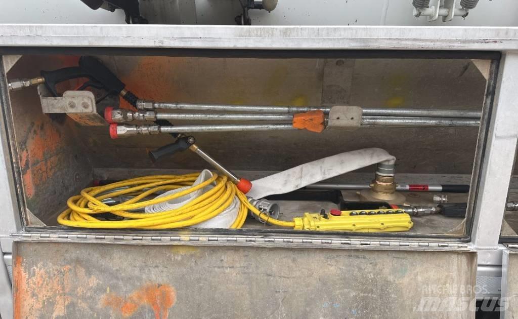 Vactor HXX PD Commercial vehicle
