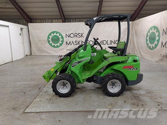 Avant 523 Tool carriers