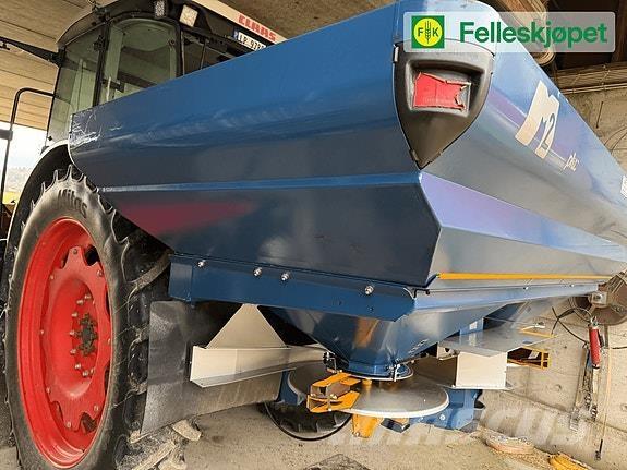 Bogballe M2 Mineral spreaders