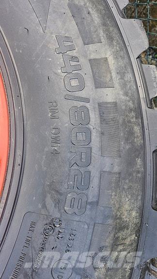 Fendt 724 Vario Tractors