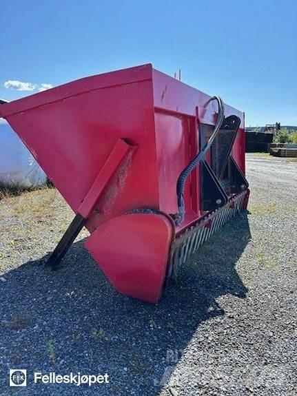Globus 1600 Sand and salt spreaders