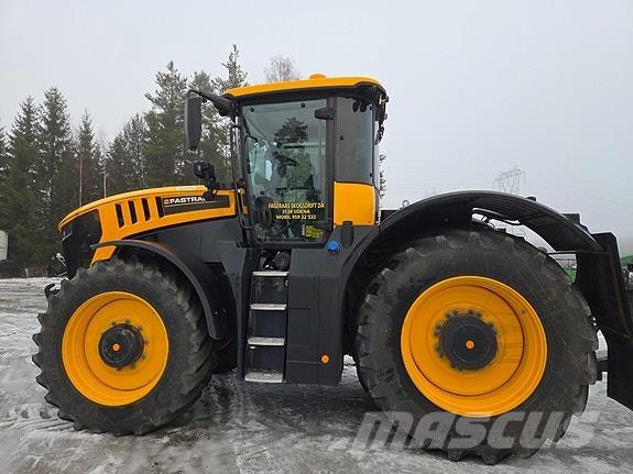 JCB Fastrac 8330 Tractors