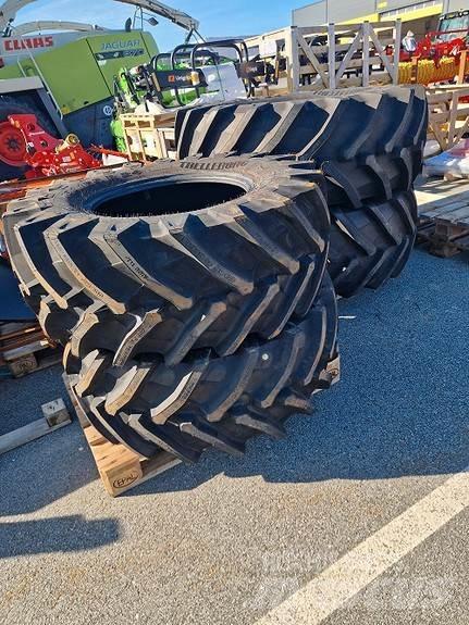John Deere  Tractors