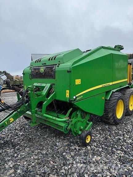 John Deere C440R Round balers
