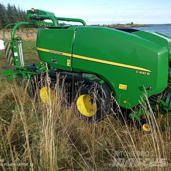 John Deere C441R Round balers