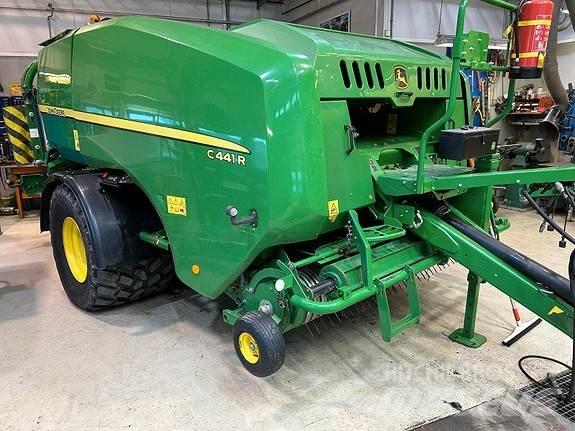 John Deere C441R Round balers
