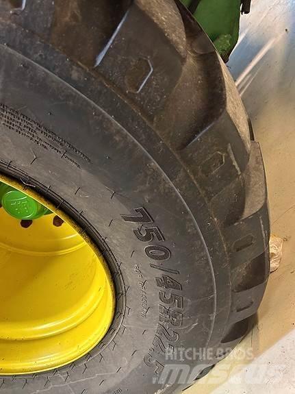 John Deere C441R Round balers