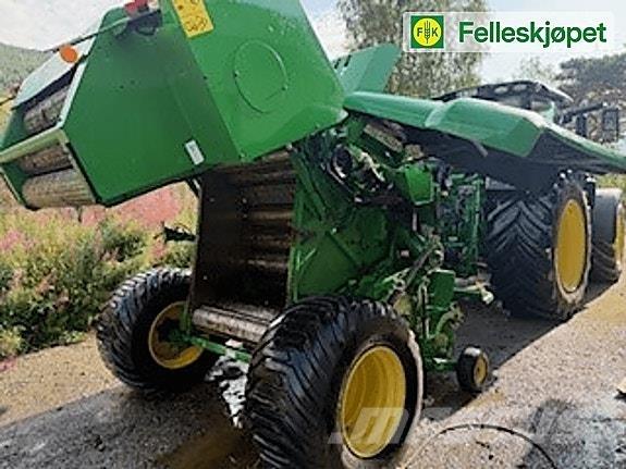 John Deere F440R Round balers