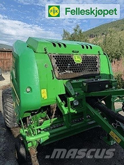 John Deere F440R Round balers