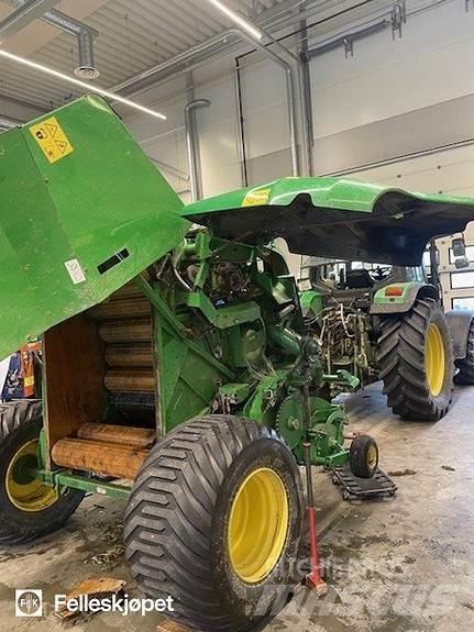 John Deere F441 Round balers