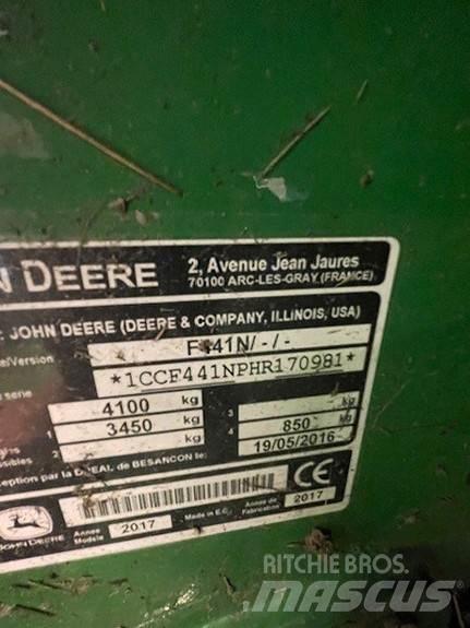 John Deere F441 Round balers