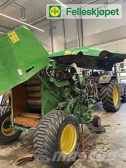 John Deere F441 Round balers