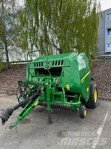 John Deere F441 Round balers