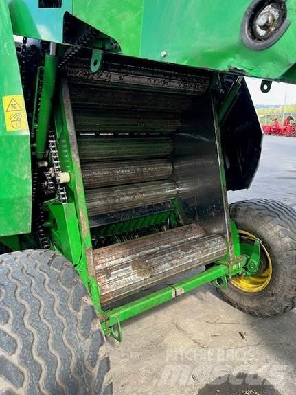 John Deere F441 Round balers