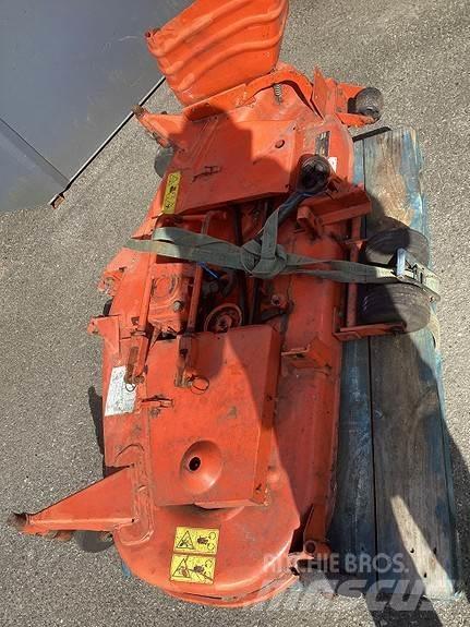 Kubota B2100 Tractors