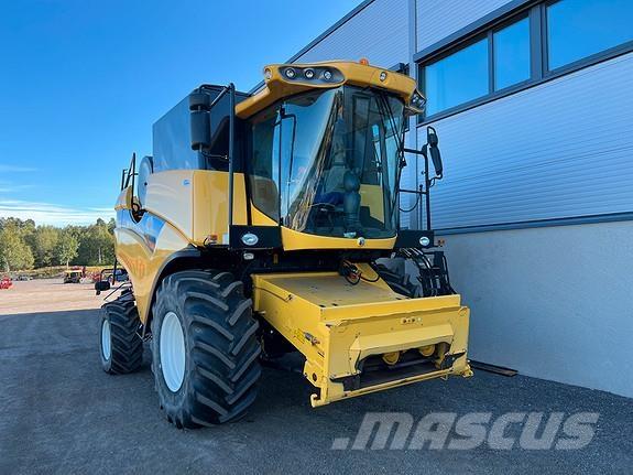 New Holland CX5080 Combine harvesters