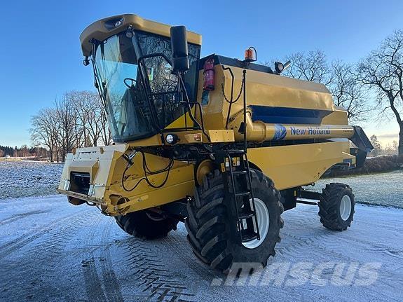 New Holland TC5050 Combine harvesters