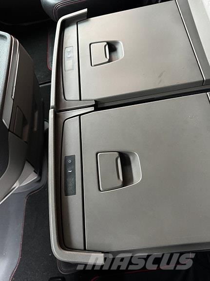 Scania S650B6X2NB Box trucks