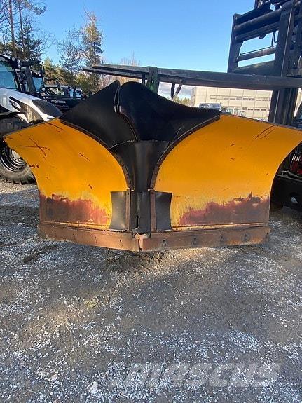Tellefsdal 2700 V Snow blades and plows