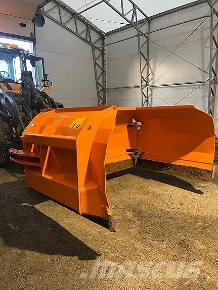 Tellefsdal H2 5200 Snow blades and plows
