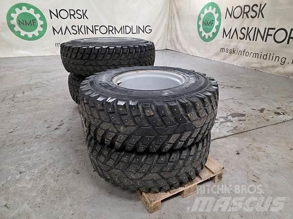  TRI 2 Vinterdekk Tractors