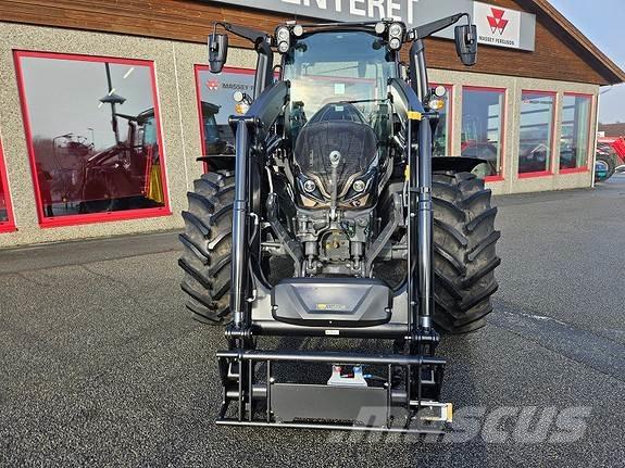 Valtra G135 Versu Tractors