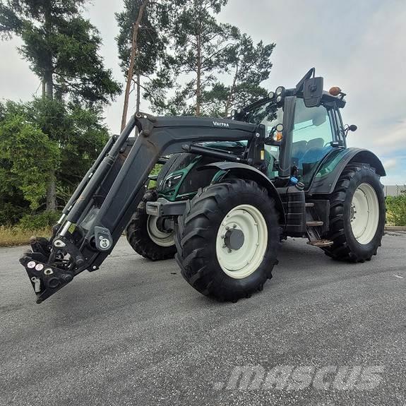 Valtra N114 Tractors
