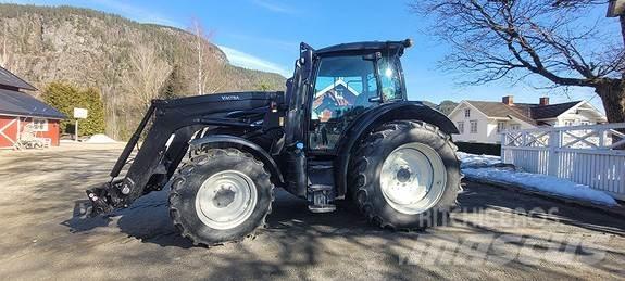 Valtra N135 Tractors