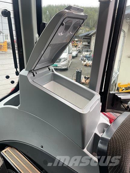 Valtra N174 Versu Tractors