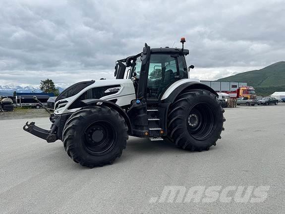 Valtra Q305 Tractors