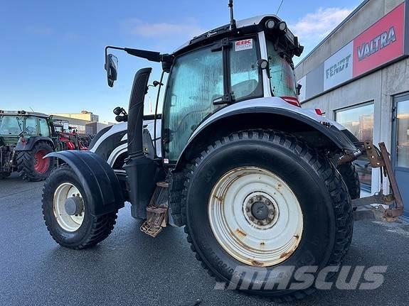 Valtra T174 Versu Tractors