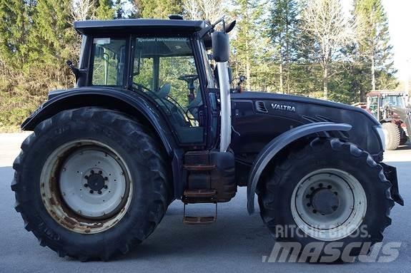 Valtra T213 Versu Tractors