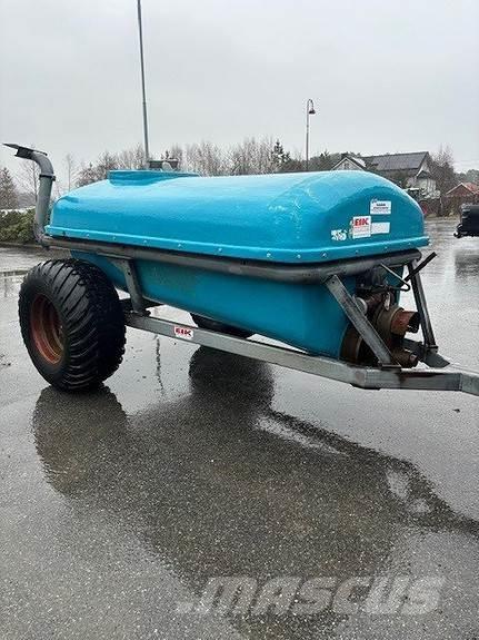   Manure spreaders