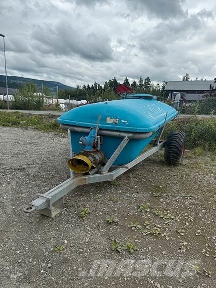   Manure spreaders
