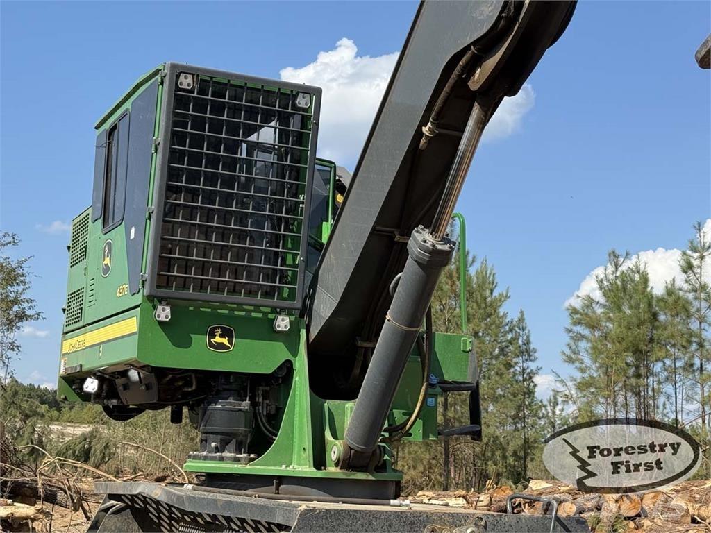 John Deere 437E Knuckle boom loaders