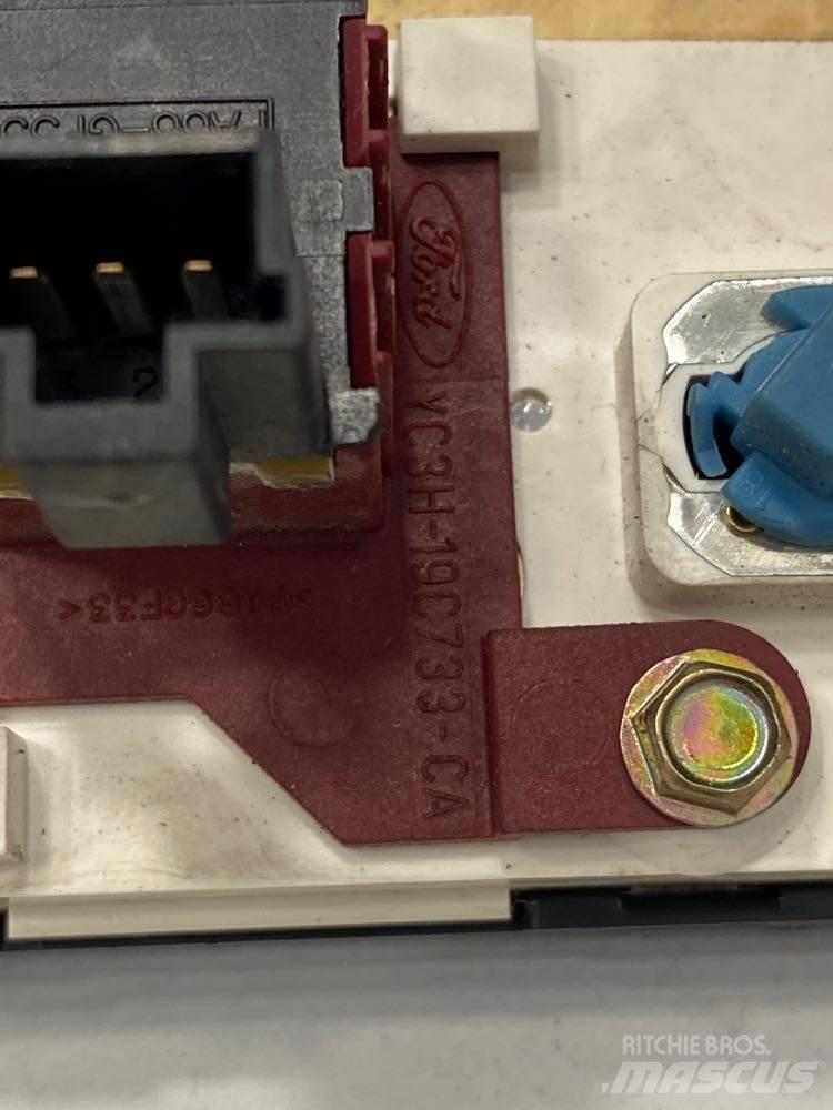 Ford F750 Electronics