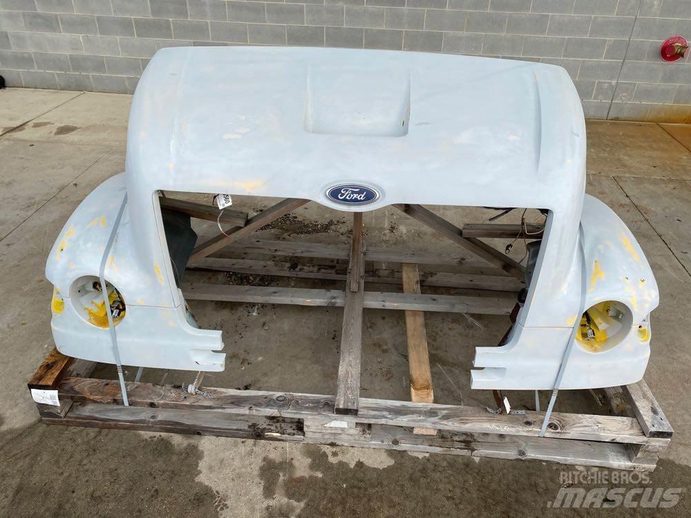 Ford L8501 Cabins and interior
