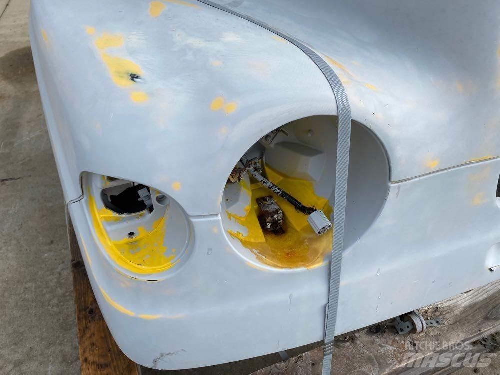 Ford L8501 Cabins and interior