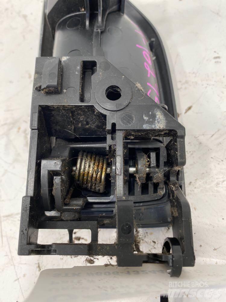 Isuzu NPR Other components