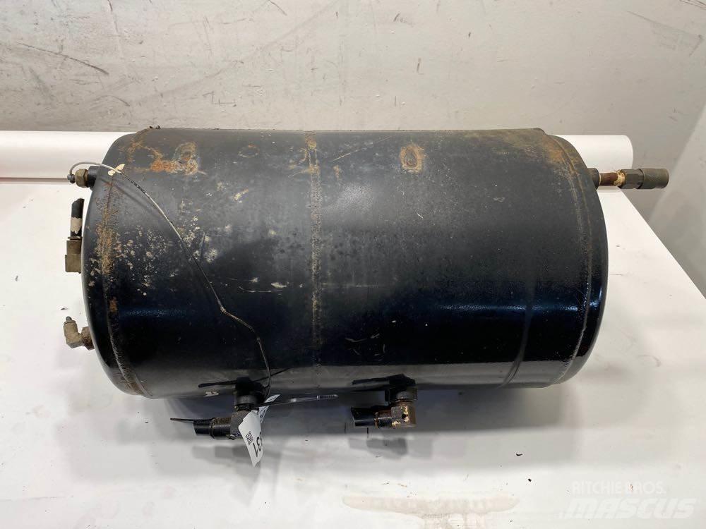 Mack CV713 Other components