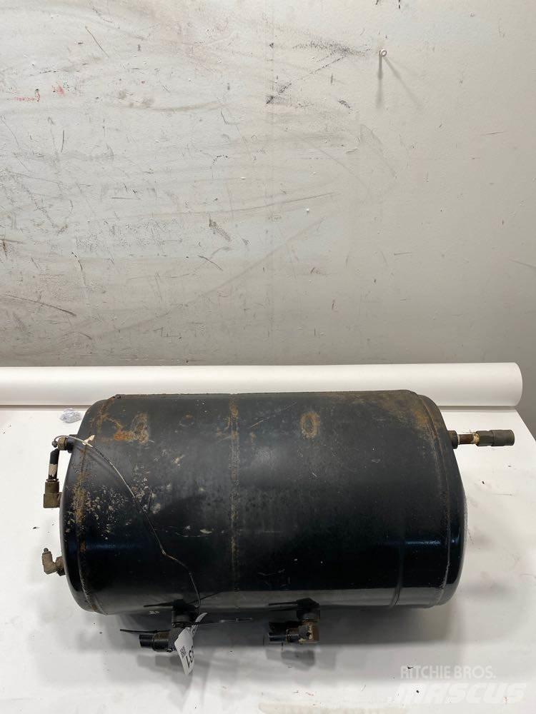 Mack CV713 Other components