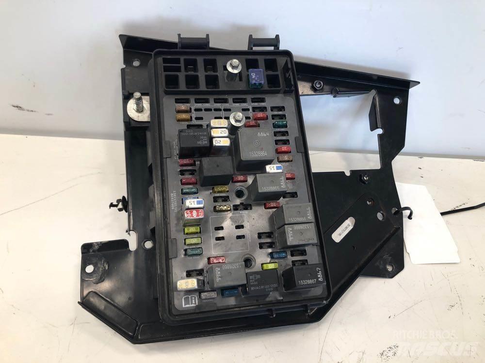 Mack CXU Electronics