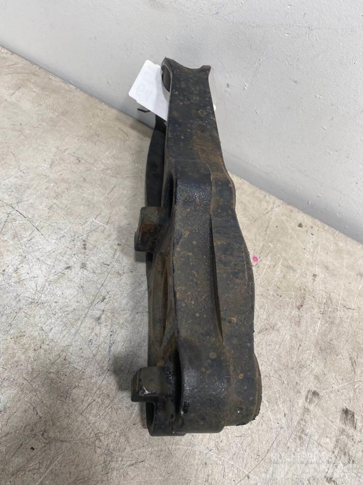 Mack CXU Chassis and suspension
