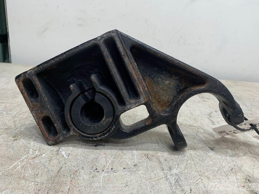 Mack CXU Chassis and suspension