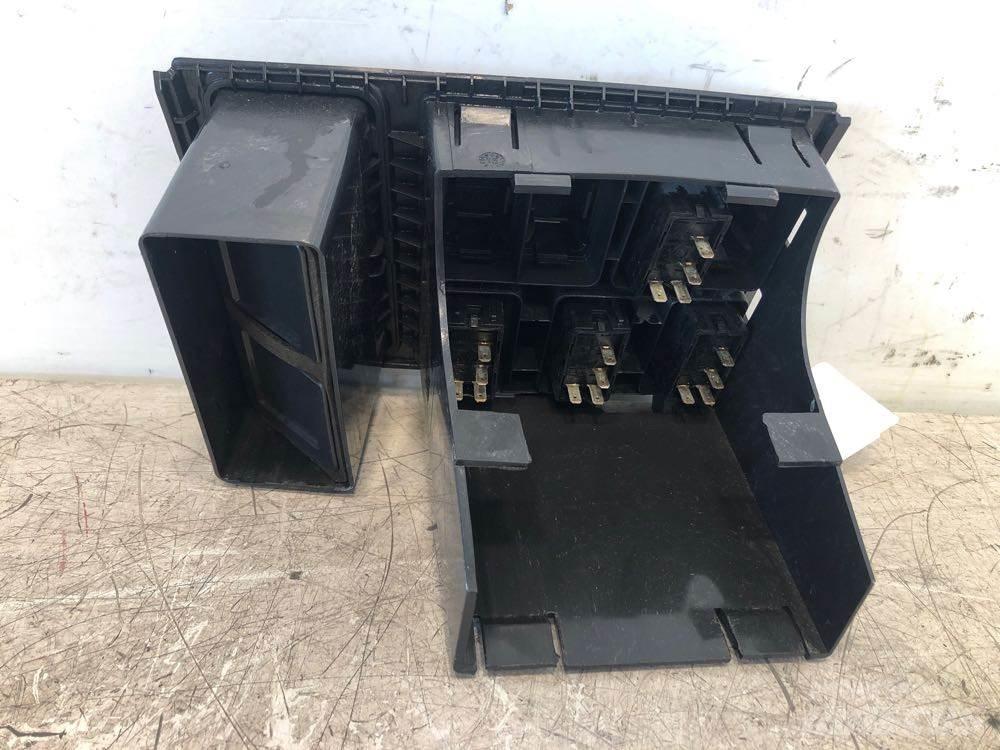 Volvo VNL Electronics