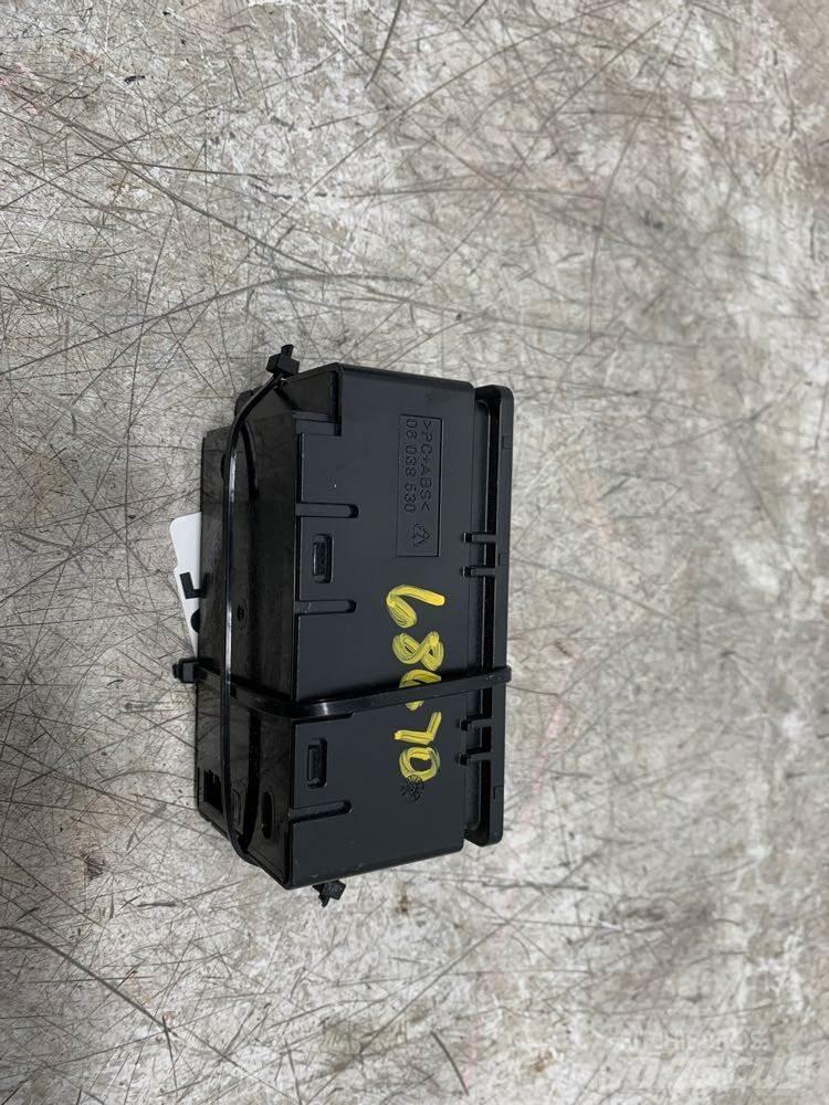 Volvo VNL Electronics