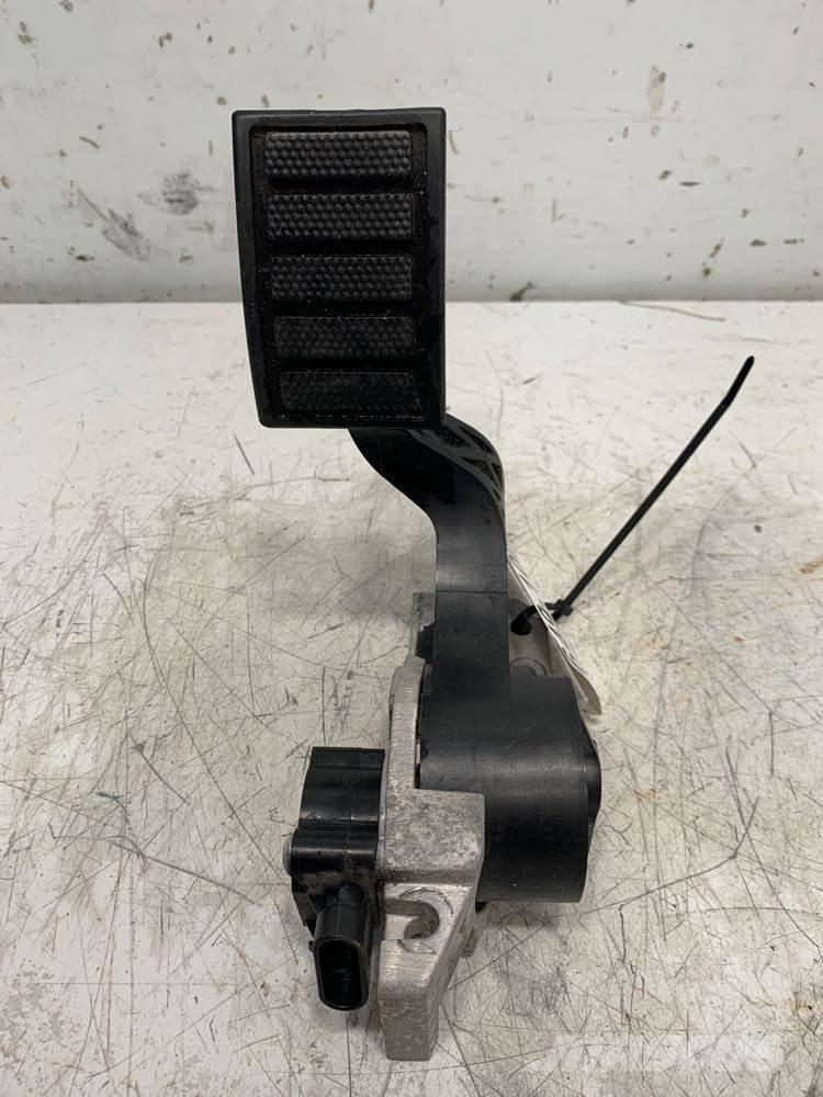 Volvo VNL Other components